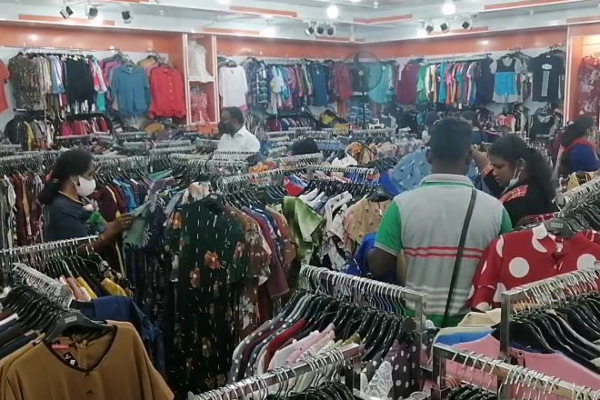 பொருளாதார நெருக்கடிக்கு மத்தியிலும் சித்திரை புத்தாண்டை முன்னிட்டு களைகட்டிய வியாபாரம் (Photos) | Weeding Business Vavuniya New Year Economic Crisis