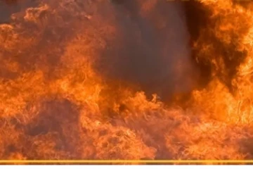 දෙමහල් ගොඩනැගිල්ලක් හදිසියේම ගිනි ගනී..වීඩියෝ සහිතයි..(VIDEO)