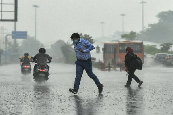 வங்கக்கடலில் உருவாகும் குறைந்த காற்றழுத்த தாழ்வு பகுதி- வானிலை மையம் எச்சரிக்கை | A Low Pressure Area Form Over Bay Of Bengal