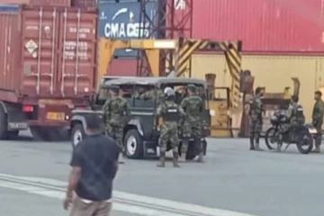 பலத்த பாதுகாப்புடன் துறைமுகத்திற்கு கொண்டு சென்ற கொள்கலன்!