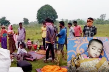 விசாகப்பட்டினத்தில் படகுகள் கவிழ்ந்து 8 பேர் மாயம் - ஒரு குழந்தை உடல் மீட்பு!