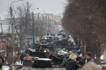 உக்ரைன் தலைநகரில் தொடரும் பதற்றம்: சாலையில் திரண்ட பொதுமக்கள்