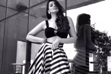 அஜித்பட வில்லனுடன் லிவ்-இன் ரிலேஷன்ஷிப்பில் பிரபல நடிகை!! அதுவும் 18 வயது வித்தியாசம்..