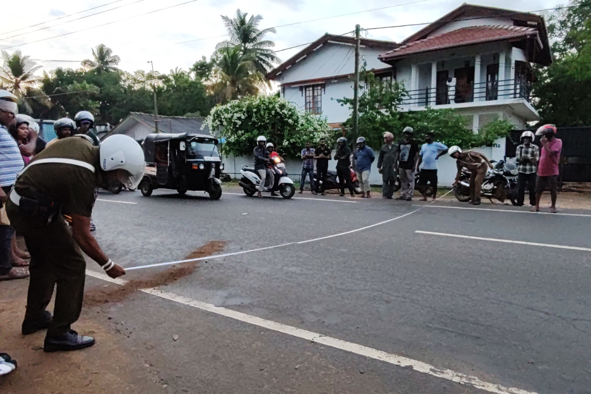 நடு வீதியில் பலியான பொலிஸ் அதிகாரி ; கர்ப்பிணி மனைவி, குழந்தைகளுக்கு நேர்ந்த அவலம் | Police Officer Died On Main Road