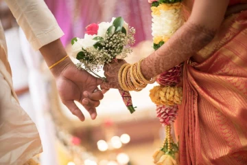 காதலனுக்கு திருமணம்..நியாயம் கேட்டு திருமண மண்டபம் வரை சென்ற காதலி