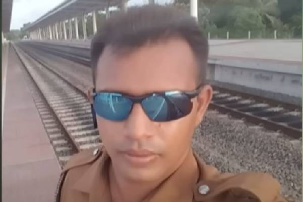 திருமண பத்திரிக்கையுடன் வீடு திரும்பிய இளம் பொலிஸ் அதிகாரிக்கு நேர்ந்த விபரீதம்! | Police Officer Home Marriage Certificate