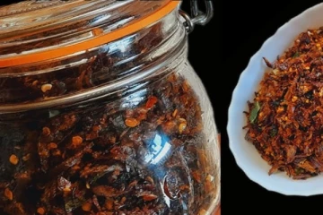 கொழும்பில் இருந்து யாழ் வந்த மாசி சாம்பல் போத்தலில் போதை மாத்திரை