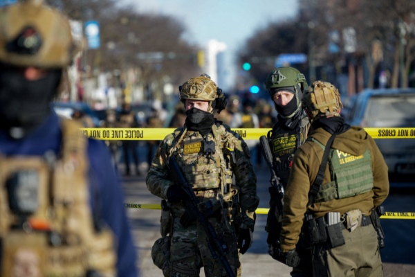 அமெரிக்காவில் மீண்டும் ஒரு துப்பாக்கிச் சூடு! வீதிக்கிறங்கிய ஆர்ப்பாட்டக்காரர்களால் பதற்றம் | Died Shooting Immigration Officer Minnesota Usa