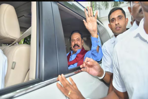 மகிந்தவை மறைமுகமாக தாக்குகிறார மைத்திரி! | Is Maithri Indirectly Attacking Mahinda