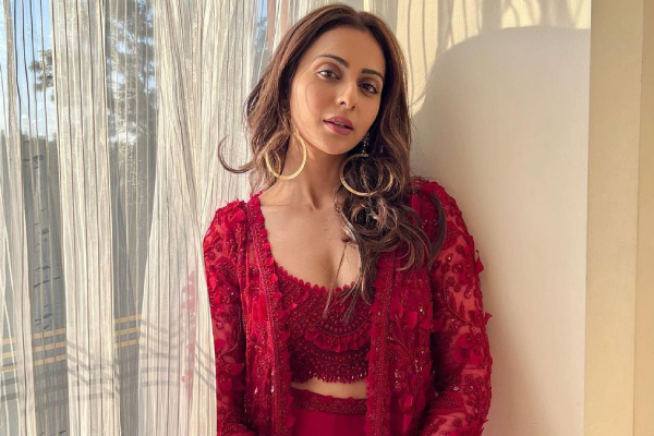 வெளிச்சம் போட்டு மொத்தத்தையும் காட்டிய நடிகை.. பொது இடத்தில் இப்படியா போவது? | Rakul Preet Singh New Hot Photoshoot வெளிச்சம் போட்டு மொத்தத்தையும் காட்டிய நடிகை.. பொது இடத்தில் இப்படியா போவது? | Rakul Preet Singh New Hot Photoshoot