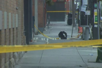 கனடாவில் பயங்கரம்! துப்பாக்கிச் சூட்டுக் காயங்களுடன் சாலையில் சரிந்த கிடந்த ஆண் மற்றும் பெண்கள்