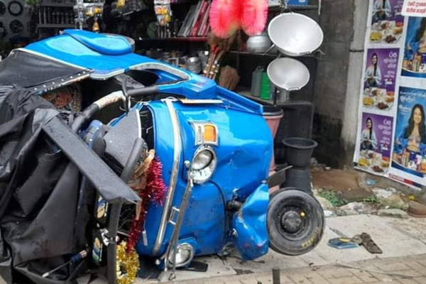 10 வாகனங்களோடு கிரேன் மோதி விபத்து | Crane Collided With 10 Vehicles