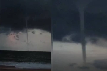 வைரல் - கடல் நீரை மேகங்கள் உறிஞ்சும் அதிசய நிகழ்வு