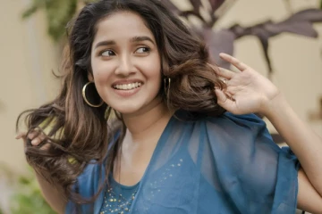 ஹீரோயினாக நடிக்க தொடங்கிய அனிகா சுரேந்திரனின் கியூட் புகைப்படங்கள்