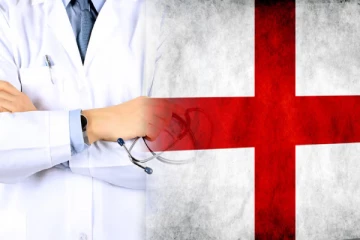 பிரித்தானியாவில் ஒன்றரை லட்சம் வைத்தியர்களுக்கு சம்பள உயர்வு