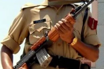 சக காவலரை துப்பாக்கியால் சுட்ட காவலர்! அடுத்து நிகழ்ந்த சோகம்