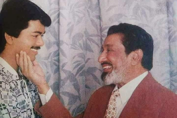 சிவாஜிக்கு பயந்து வீட்டின் பின் வாசல் வழியாக சென்ற விஜய்.. அப்பாவின் முன்னாடியே அசிங்கப்பட்ட சம்பவம்? | Vijay Went Back Side Of House After Seeing Sivaji