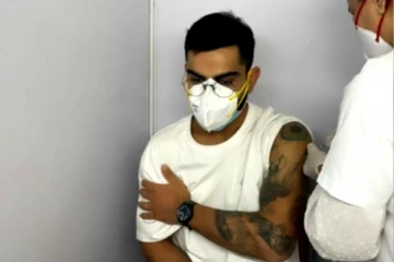 கொரோனா தடுப்பூசி போட்டுக்கொண்ட கேப்டன் கோஹ்லி!