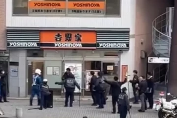 வெளிநாடொன்றில் இலங்கையரின் செயலால் அதிர்ந்த பொலிஸார்! சுற்றிவளைத்து கைது