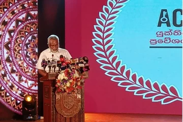 அரசாங்கம் பாரபட்சம் காட்டுவதில்லை!பிரச்சினைகளுக்கு தீர்வுகளை பெற்றுக்கொள்ளுங்கள் - டக்ளஸ்