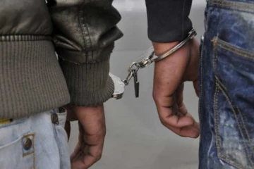 யாழில் சட்டவிரோத மதுபானத்துடன் இருவர் கைது