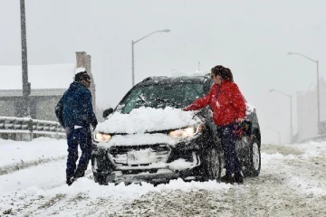 அமெரிக்காவை உலுக்கிய பனிப்புயல்., 50 பேர் பலி.. ஸ்தம்பித்த இயல்பு வாழ்க்கை