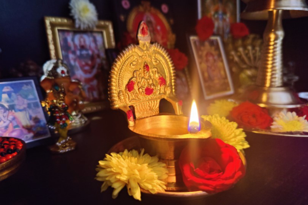 வீட்டில் துன்பங்கள் விலகி இன்பங்கள் பெருக இந்த விளக்கை ஏற்றுங்கள்! | Miseries The House And Only The Pleasures