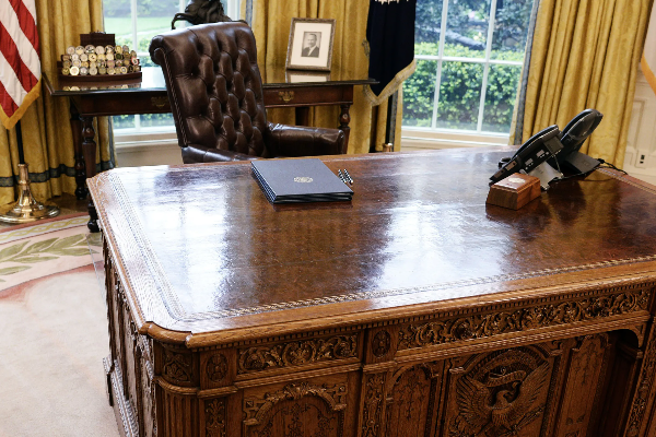 CVN-72-எச்சரிக்கை! ஈரான் தாக்குதல் முடிவுக்கு தயாராகியுள்ள வெள்ளை மாளிகை மேசை | Trump To Set Cvn 72 Goals At White House Desk