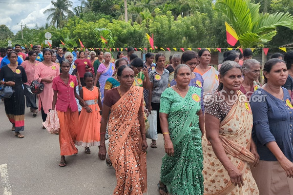 உயிரிழந்த மாவீரர்களின் பெற்றோர்களுக்கு மதிப்பளிக்கும் நிகழ்வு (Photos) | Honor Parents Srilanka Final War