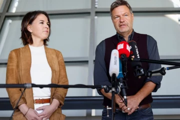 ஜேர்மனியில் புதிய அரசாங்கத்தை அமைப்பது தொடர்பில் கிரீன்ஸ் கட்சி முக்கிய அறிவிப்பு