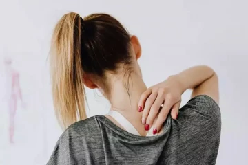 உங்களுக்கு சுளுக்கு பிடிச்சிருச்சா? இதனை எளிய முறையில் சரி செய்ய சில டிப்ஸ் இதோ !