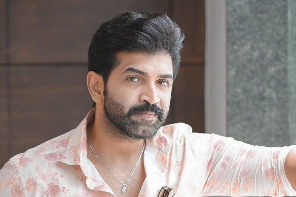 இந்த புகைப்படத்தில் இருக்கும் பிரபல நடிகர் யார் தெரியுமா, அட இவரா | Popular Tamil Actor Childhood Photo