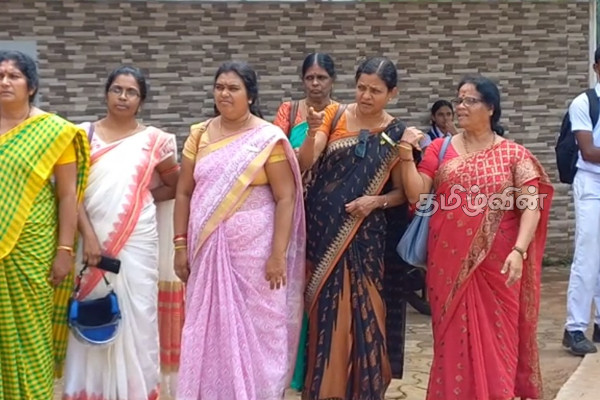 அரசின் வன்முறைகளுக்கு எதிராக கண்டனம்: வடக்கில் வீதிக்கு இறங்கிய ஆசிரியர்கள் (Photos) | Teachers Protest In Northern Province