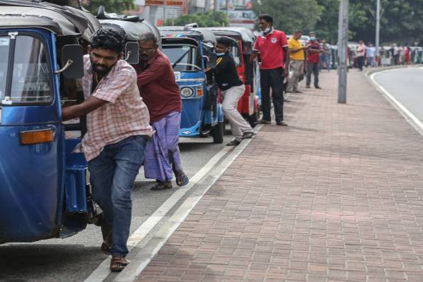 எரிபொருள் வரிசையில் நிற்கும் மக்களுக்கான புதிய நடைமுறை! | Glad News For People Standing In Line For Fuel
