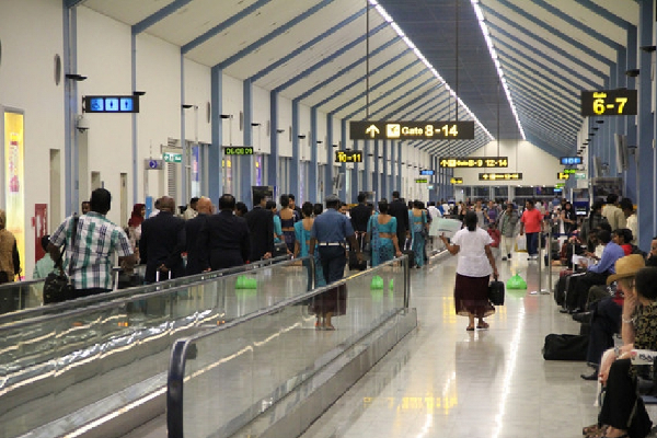 குற்றவாளிகள் வெளியேறாமல் இருக்க விமான நிலையத்தை மூட வேண்டும் – நாடாளுமன்றில் கோரிக்கை - ஐபிசி தமிழ்