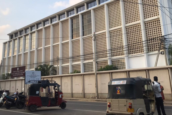 பணிப் புறக்கணிப்பில் யாழ்.போதனா வைத்தியசாலை வைத்தியர்கள் | Doctors At Jaffna Teaching Hospital Are On Strike பணிப் புறக்கணிப்பில் யாழ்.போதனா வைத்தியசாலை வைத்தியர்கள் | Doctors At Jaffna Teaching Hospital Are On Strike