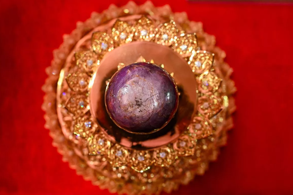 உலகின் மிகப்பெரிய இயற்கை ஊதா நட்சத்திர நீலக்கல் இலங்கையில் | Worlds Largest Purple Star Sapphire Unveiled In Sl