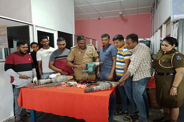 யாழில் தென்னிலங்கையர்கள் உட்பட 7 பேர் அதிரடியாக  கைது | 7 Arrested In Jaffna Including South Lankans
