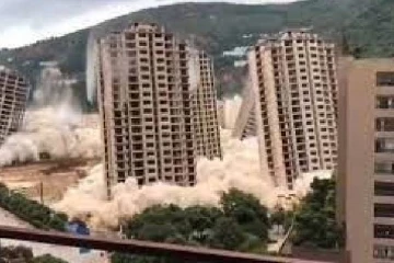 45 விநாடிகளில் தரைமட்டமாக்கப்பட்ட  15 கட்டிடங்கள்