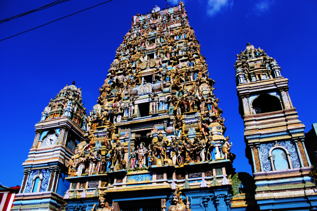 கொம்பனித்தெரு முருகன் ஆலய நகைகள் கொள்ளை! தலைமை அர்ச்சகரைத் தேடி வலைவீச்சு | Slave Island Kovil Theft Travel Ban On Priest