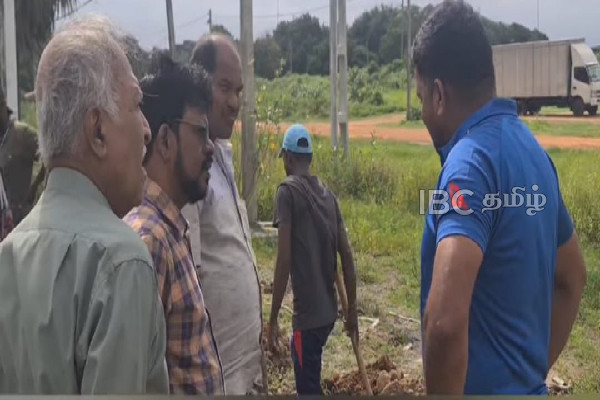 யாழ்.முற்றவெளிக்கும் செல்ல முடியாதவாறு எல்லைக்கல் நடும் தொல்பொருள் திணைக்களம் | Department Of Archaeology Stone Around Jaffna Fort யாழ்.முற்றவெளிக்கும் செல்ல முடியாதவாறு எல்லைக்கல் நடும் தொல்பொருள் திணைக்களம் | Department Of Archaeology Stone Around Jaffna Fort