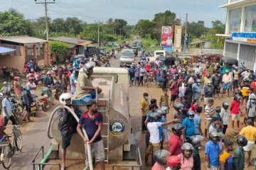 கிளிநொச்சியில் பதற்றம்; போக்குவரத்து ஸ்தம்பிதம்!