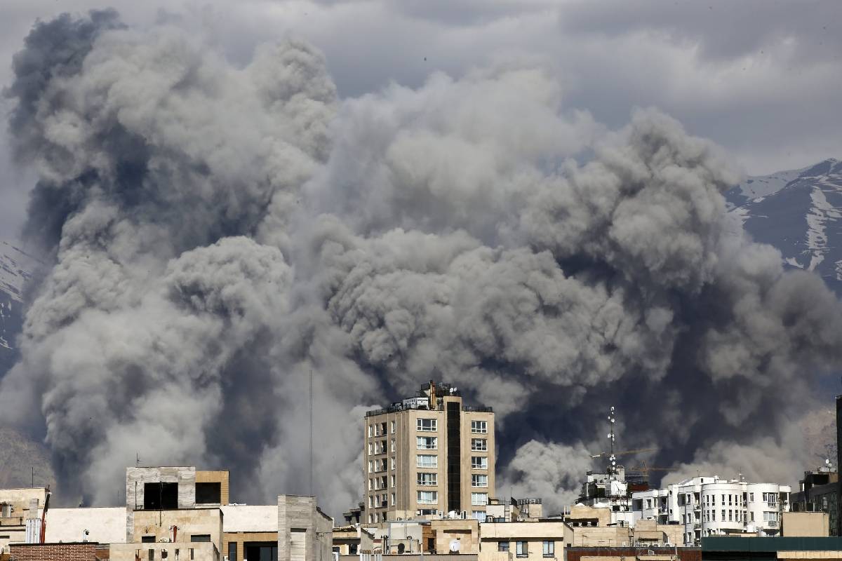 ஈரான் மீது இஸ்ரேல் மீண்டும் தாக்குதல் ; தெஹ்ரான் உள்ளிட்ட முக்கிய வானூர்தி நிலையங்கள் இலக்கு | Israel Attacks Iran Again Targets Major Airports