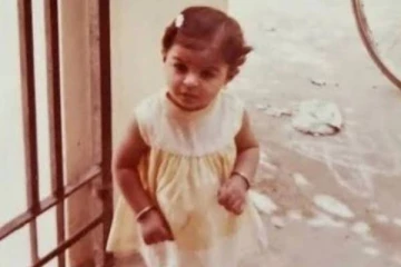 அட சிறுவயதில் கியூட்டாக இருக்கும் இநத நடிகை யார் தெரியுமா?- டாப் நாயகி தான்