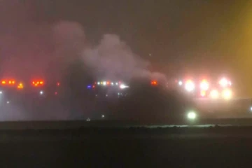 பனிப்புயலுக்கு மத்தியில் அமெரிக்காவில் விபத்துக்குள்ளான விமானம்