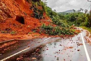 දිස්ත්‍රික් කිහිපයකට නායයෑම් ‍රතු නිවේදනයක් ‍- ජනතාවට දැඩි විමසිල්ලෙන් සිටින ලෙස දැනුම්දීමක්