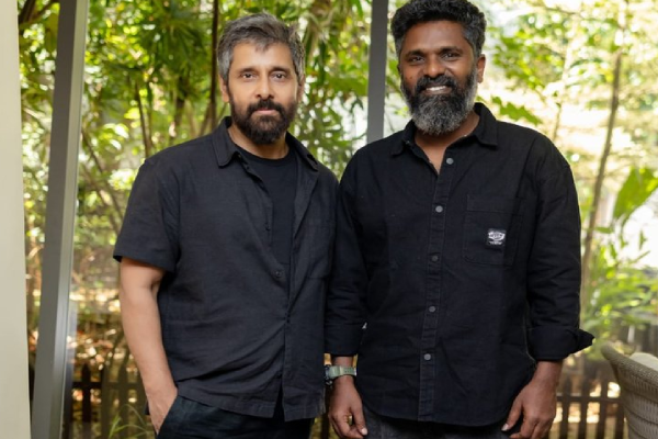 துரத்தி வந்த ரசிகர்கள்.. உடனே காரை நிறுத்திய சியான் விக்ரம் | Chiyaan Vikram Meets Fans On Road Video