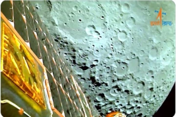 நிலவில் இத்தனை பள்ளங்களா? - வீடியோ எடுத்த சந்திராயன்3 விண்கலம்..!