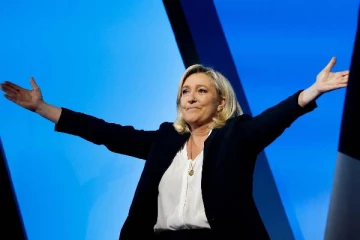 தோற்றாலும் பிரான்ஸ் மக்களை கைவிடமாட்டேன்; மரைன் லீ பென்!