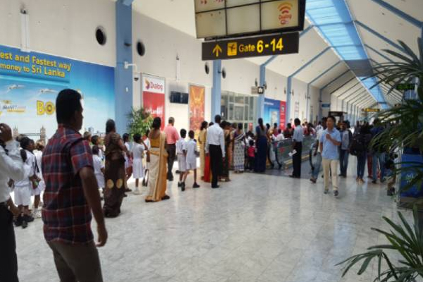 நாட்டைவிட்டு அவசர அவசரமாக வெளியேறும் இளைஞர்கள்! | Young People Leaving Sri Lanka In A Hurry